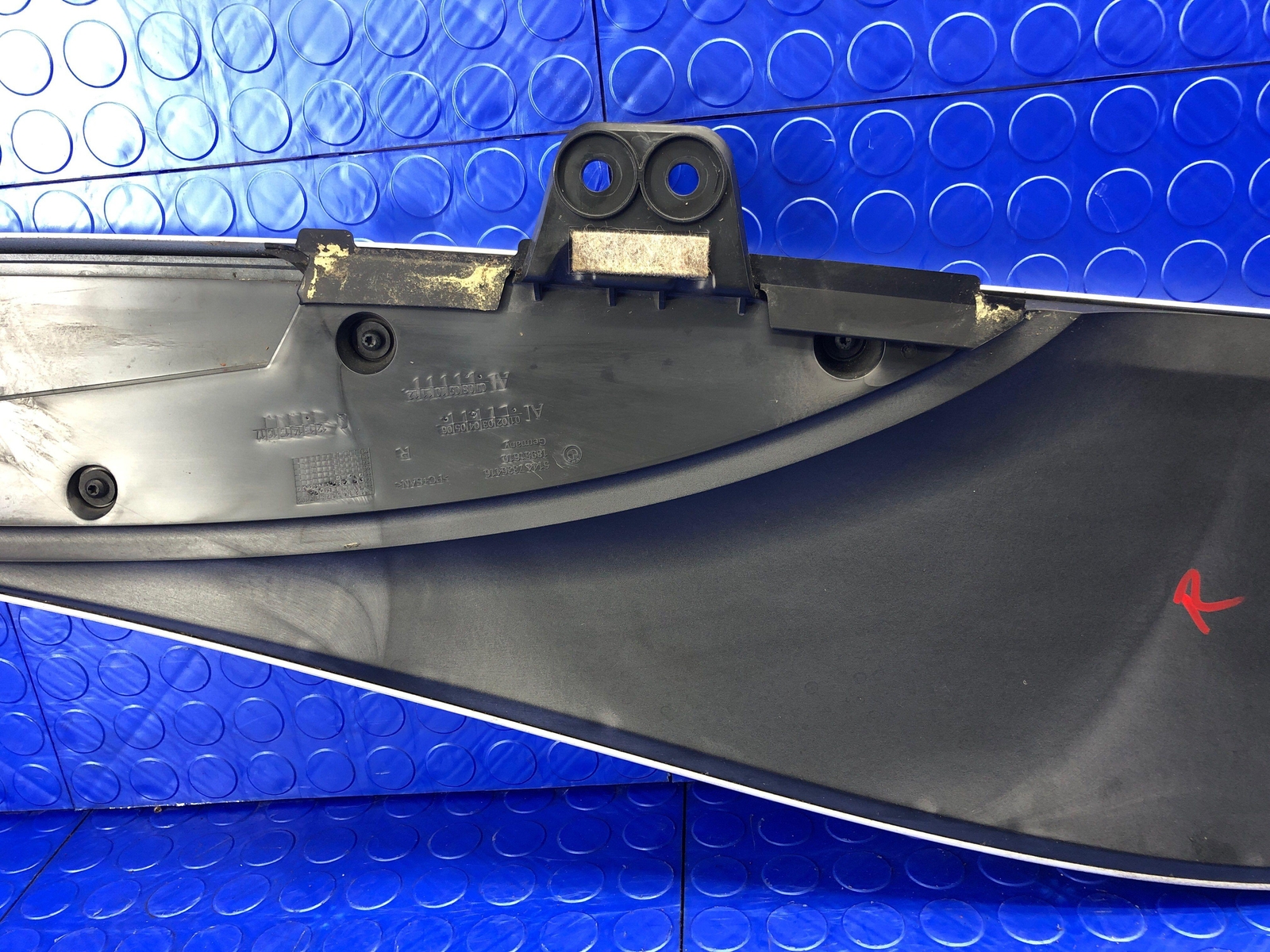 2014-2019 BMW I8 OEM REAR RIGHT RETAINING RAIL MOLDING PANEL 51447336415