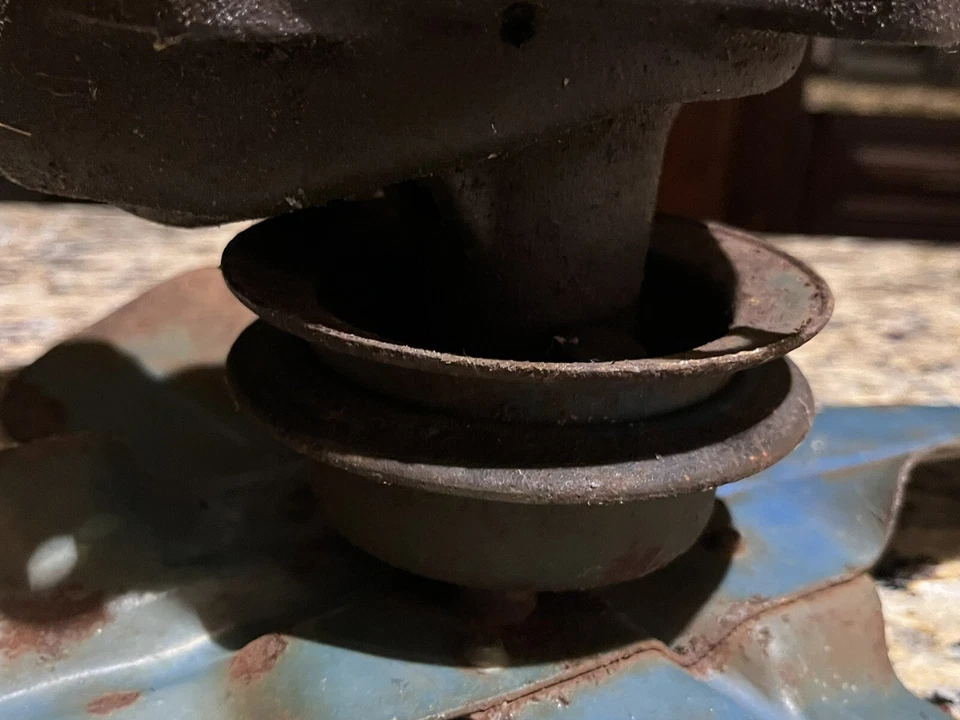 4-blade Cooling Fan & Pulley Chevrolet Truck 1941-1946  - Image 4 of 4