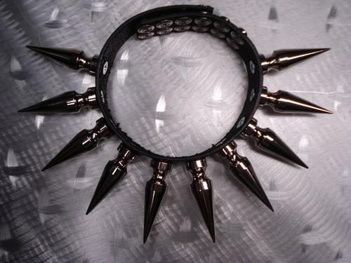 GARGANTILLA DE PICOS GIGANTES DE CUERO CROMADO EURONYMOUS. METAL NEGRO... (MDLC0308) - Imagen 6 de 11