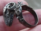 AN UNUSUAL VINTAGE 925 SILVER RAMS HEAD RING.