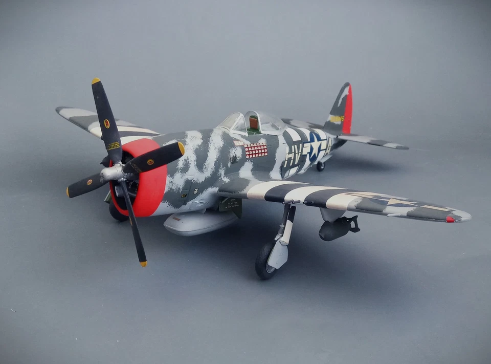 Built P-47 WW2 fighter plane 1/48 - Image 2 of 4