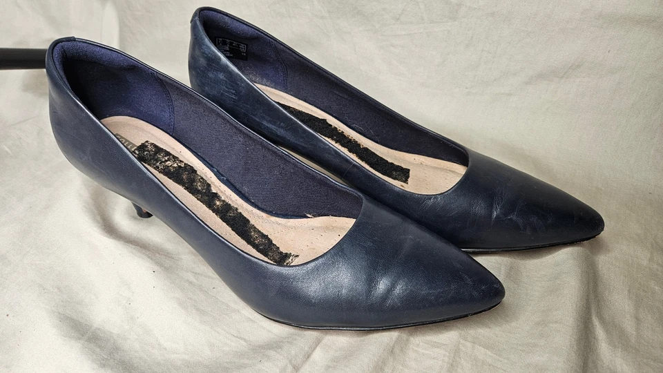 Clarks Pumps High Heels Womens 11 Navy Blue Leather Slip On Pointed Toe Low Heel - Image 3 of 4