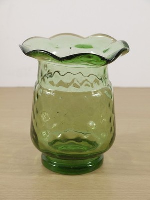 Vintage Vase mundgeblasen Kunstglas hellgrün geraffter Rand 12 cm hoch