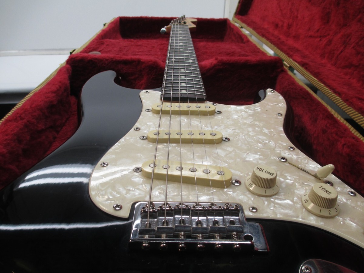 フェンダージャパンfenderstratocasterケース付き Fender Stratocaster 87'-88'? Guitar w/ Case Japan | eBay