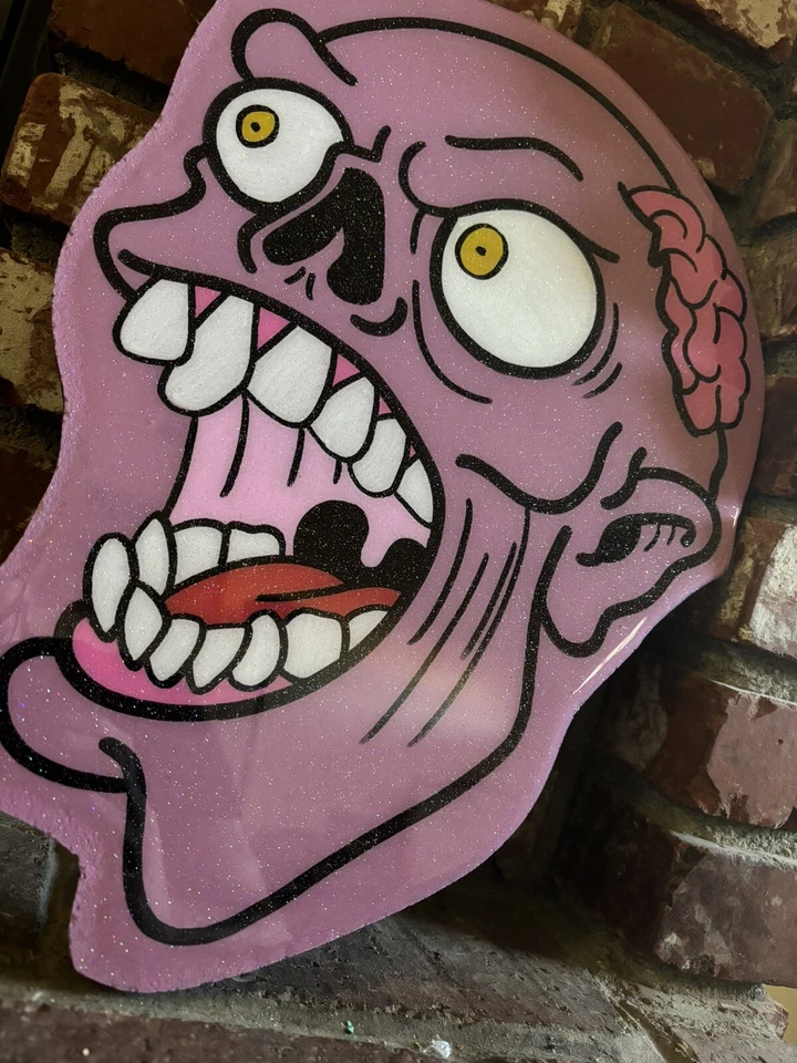 Letrero de Halloween hecho a mano pintado a mano Zombie Brains a rayas Foto 4 de 4