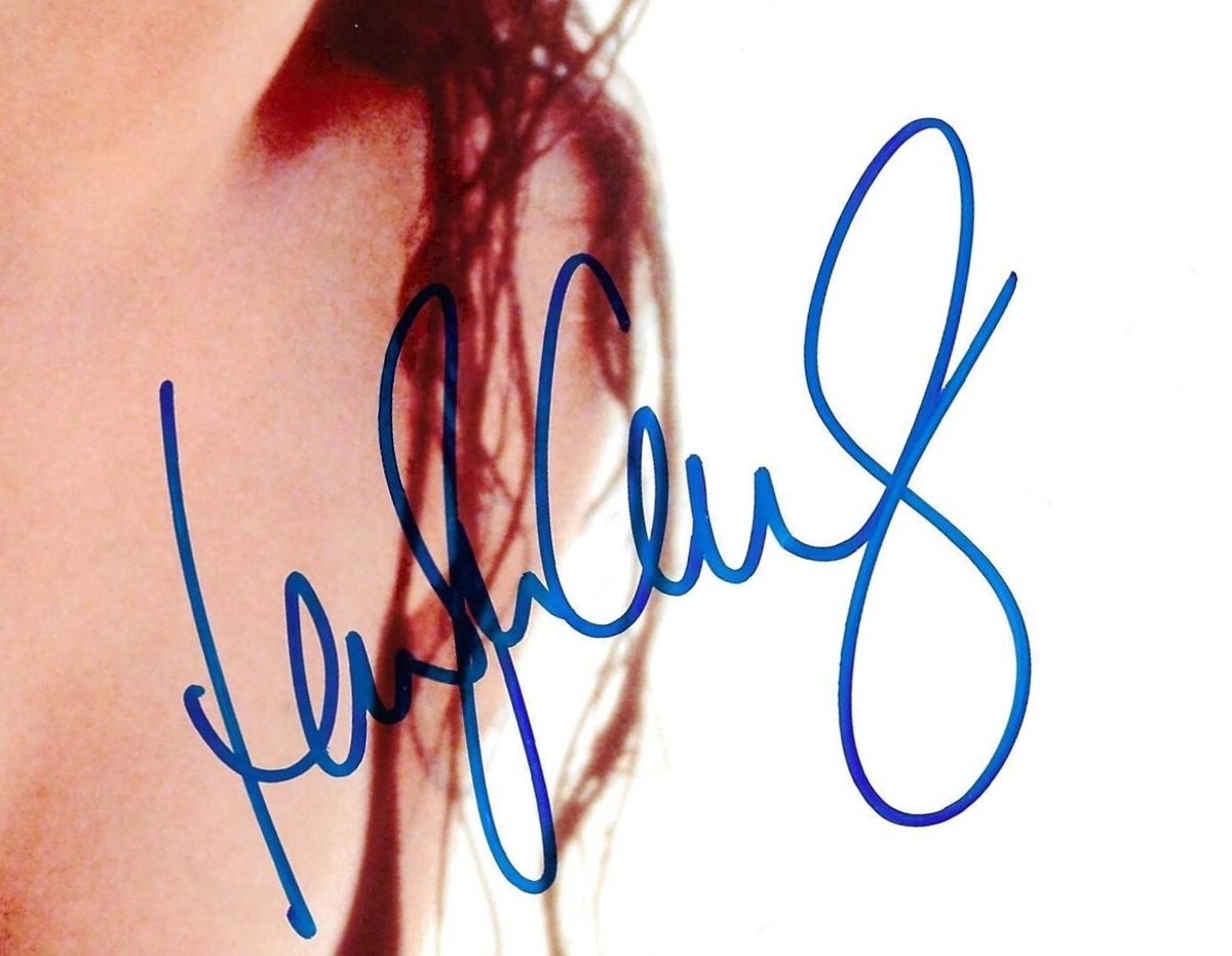 Connelly, Jennifer: Autographed 8