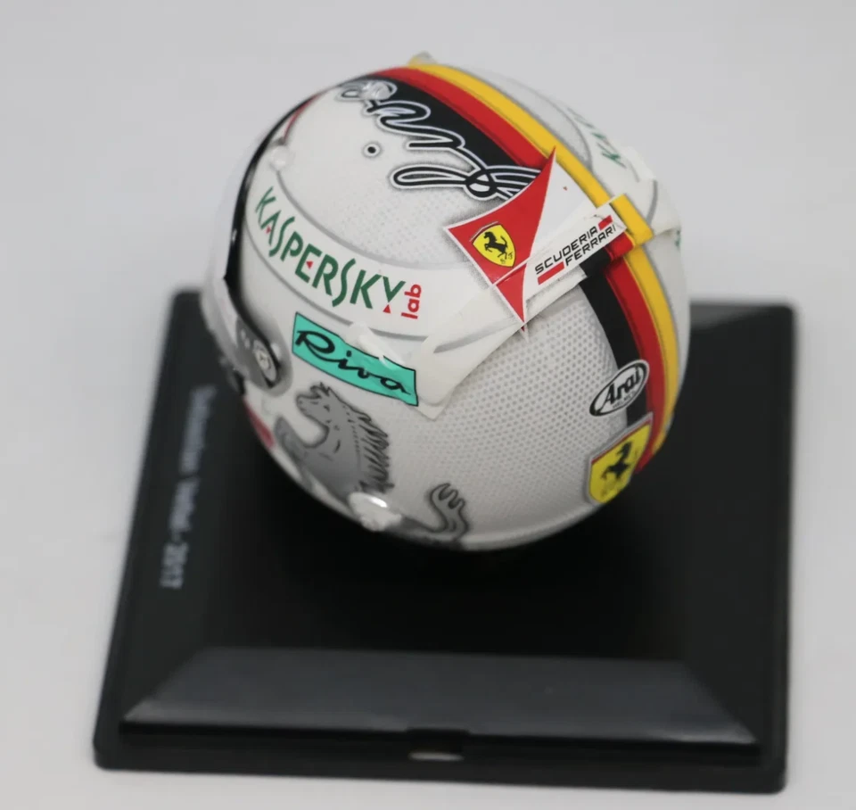 F1 Sebastian Vettel Ferrari 2017 Rare Helmet Scale 1:5 Formula 1 + Magazine - Image 2 of 2