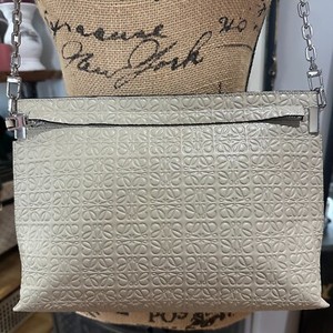 ポーチ LOEWE Loewe Embossed T-Pouch in Black Loewe T Pouch | eBay