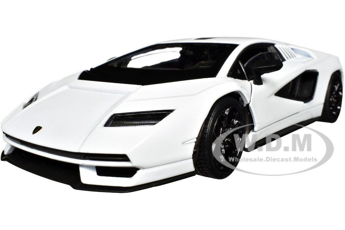 LAMBORGHINI COUNTACH LPI 800-4 WHITE 1/24 DIECAST MODEL CAR BY