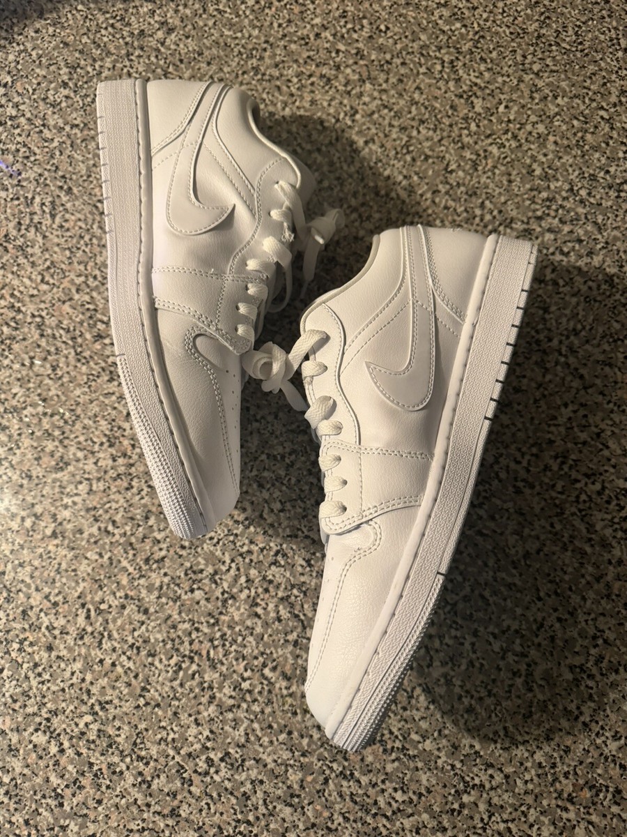 【新品・未使用】NIKE　AIR JORDAN 　１LOW　\"トリプルホワイト\" NIKE AIR JORDAN 1 LOW 