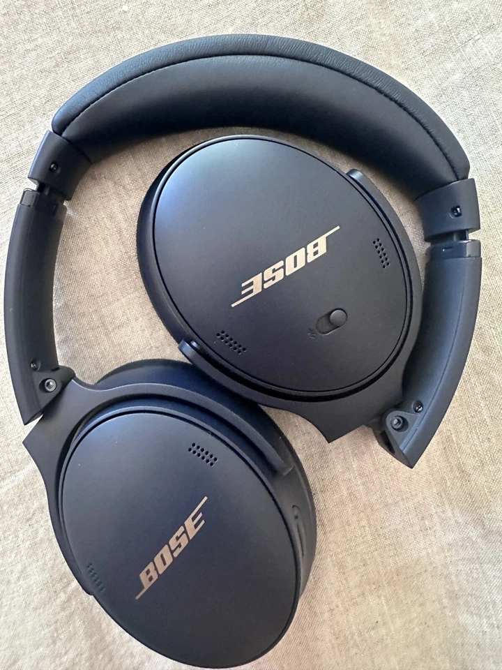 Bose QuietComfort 45 Wireless Headphones (Blue) - Image 3 of 4