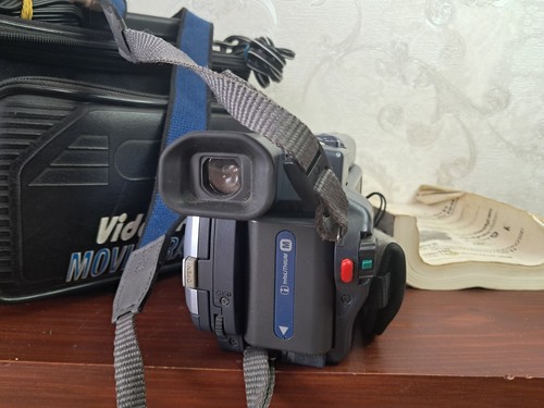 Sony PAL Handycam Camcorder - Digital8 - Video Transfer Camera DCR-TRV147E - Picture 7 of 24