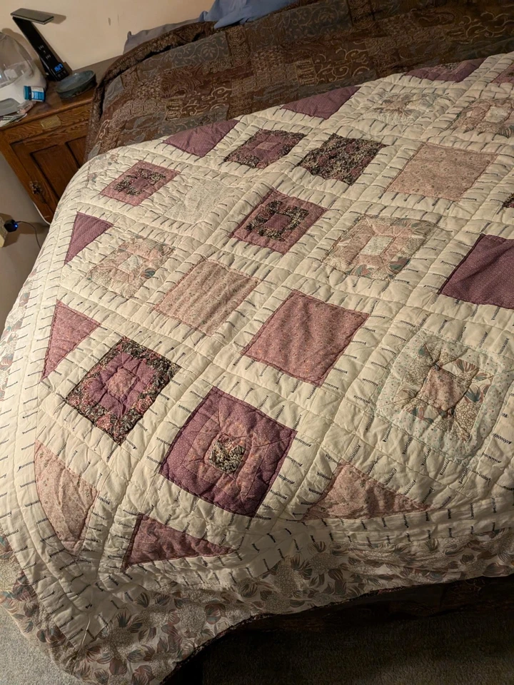 Quilt King (76"x 88") Hand stitched. Squares of Purple. With 2 firm 18" pillows - Image 2 of 4