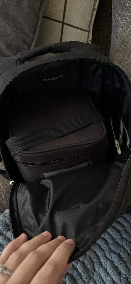 Extractor de leche eléctrico doble Medela 57063 con bolsa para llevar Foto 4 de 4