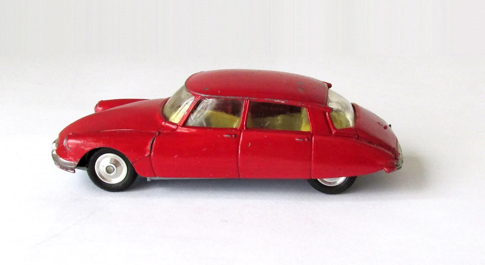 Vintage Corgi #210-S Citroen DS19 1960 - Image 4 of 4