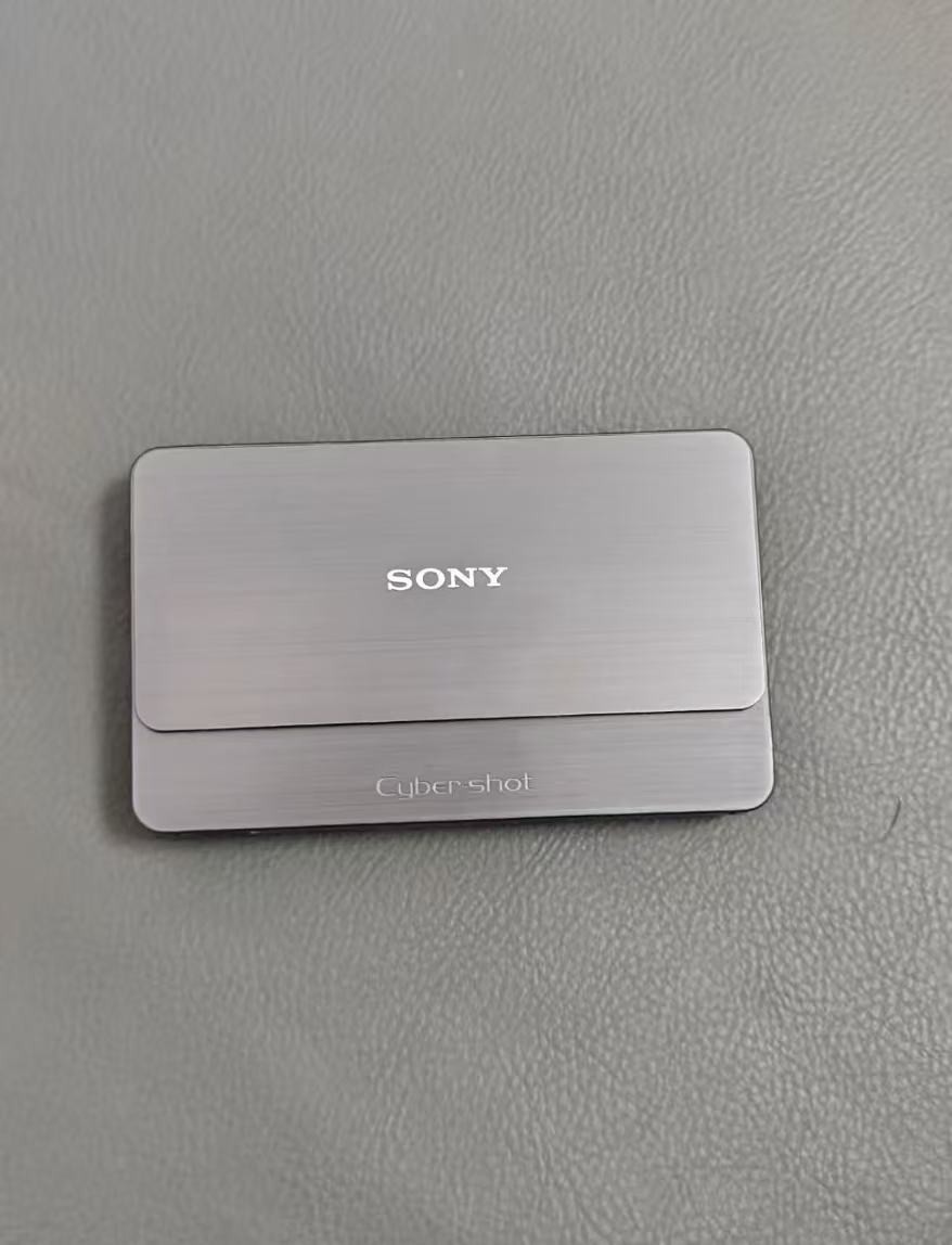 SONY Cyber-shot DSC-T700 Digital Camera - 90% New-W/SD Card