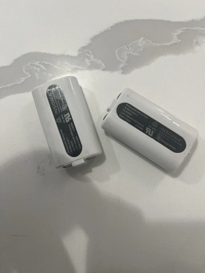 Insignia (2x) Xbox Series S/X Controller Batteries with Charging Station - Image 4 of 4