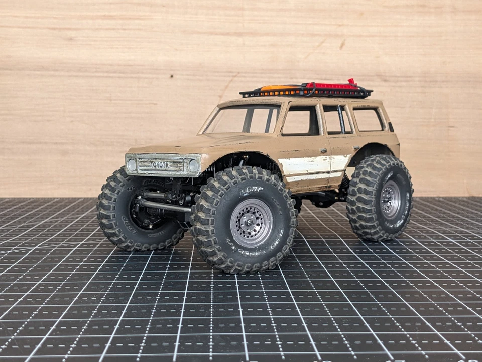 Axial SCX24 1/24 Toyota Land Cruiser 132-137mm C10 Deadbolt RC Crawler Truck - Image 2 of 4