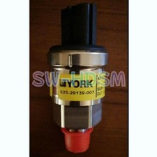 1PCS NEW YORK 025-29139-007 Pressure Sensor Air Conditioning Pressure Transducer