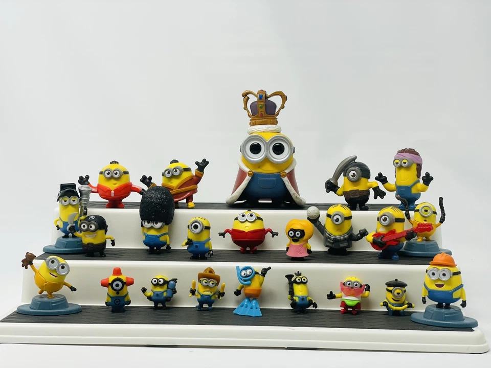 Lot Of 24 Assorted Despicable Me Minions Figures Minion, Funko Pop King - Image 2 of 4