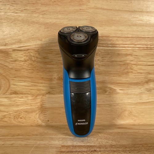 Philips Norelco HQ6940 Men's Black Portable Rechargeable Wet/Dry Electric Shaver