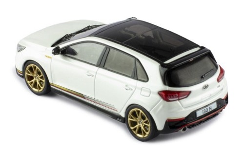 IXO 1/43 MOC336 - Hyundai i30 N Drive-N Limited Edition - Pearl White - Picture 3 of 8