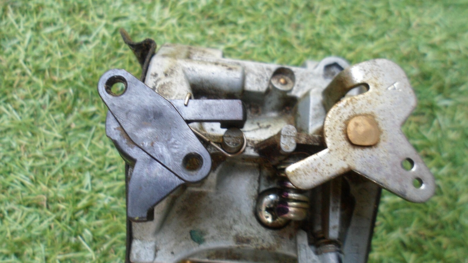 Alko 4610 HPD Honda GCV135 Petrol lawnmower part Carburettor carb