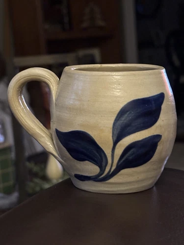 WILLIAMSBURG POTTERY COFFEE CUP 8 OZ BLUE LEAVES Vintage 1990s VIRGINIA USA