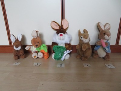 1x Stofftier Hase, WAHL aus klein, fizzy mit Pulli, mit Stoffbeutel, mit Karotte