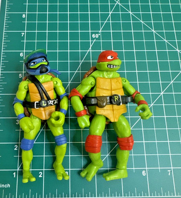 Teenage Mutant Ninja Turtles Mutant Playmates Action Figure 2023  Raphael & Leo