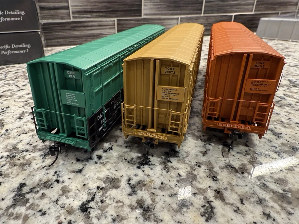 Walthers Proto HO 56’ Thrall All-Door Boxcars, Lignum, Canfor, Potlatch - Image 4 of 4