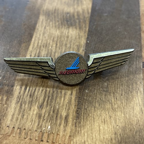Vtg Piedmont Airlines Jr. Pilot Kids Flying Wings Plastic Pin Flying Souvenir