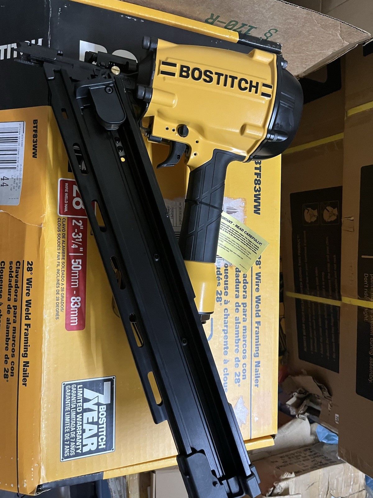 BOSTITCH BTF83WW 3.25" 28-Degree Pneumatic Top Load Wire Wel
