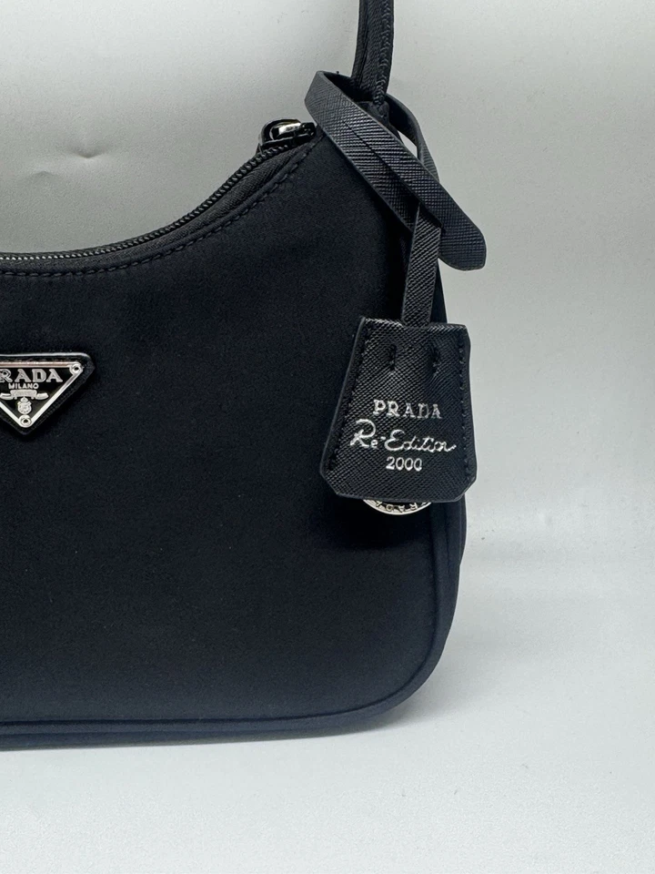 Prada Re-Edition 2000, Foto 2 von 5