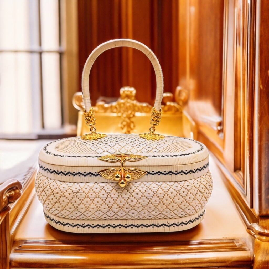 Handcraft Ivory Wicker Handbag Yanlipao Gold Lock Elegant Thai