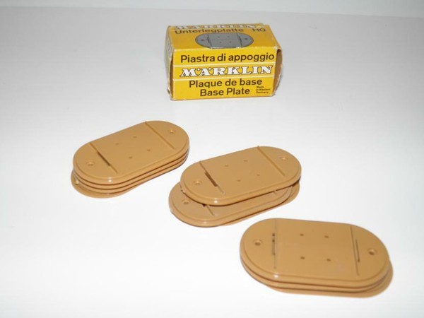 CAJA DE 10 Ud PLACA BASE PILAR PUENTE 2,5 mm  MARCA MARKLIN ESCALA H0