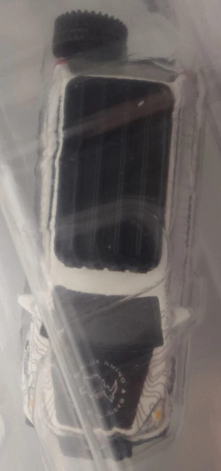 Hot Wheels Premium 2024 '05 Toyota Land Cruiser Prado Mercedes-Benz Sprinter - Imagen 3 de 4