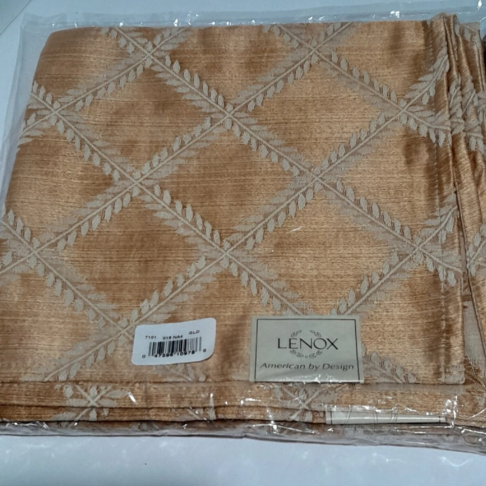 Juego clásico de 4 servilletas de cena de tela Lenox American by Design dorado 18" hoja de laurel Foto 2 de 4