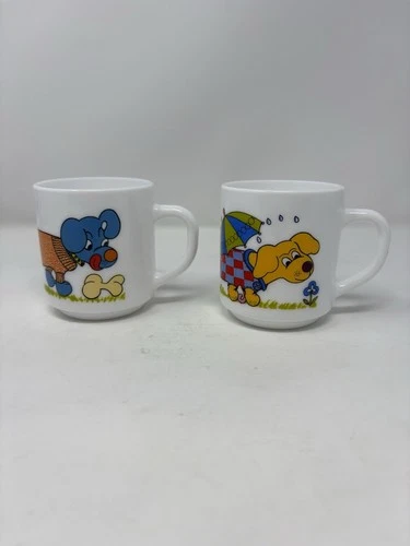 Vintage Arcopal France Sausage Dog Milk Glass Mug Vintage Amazing Condition X2