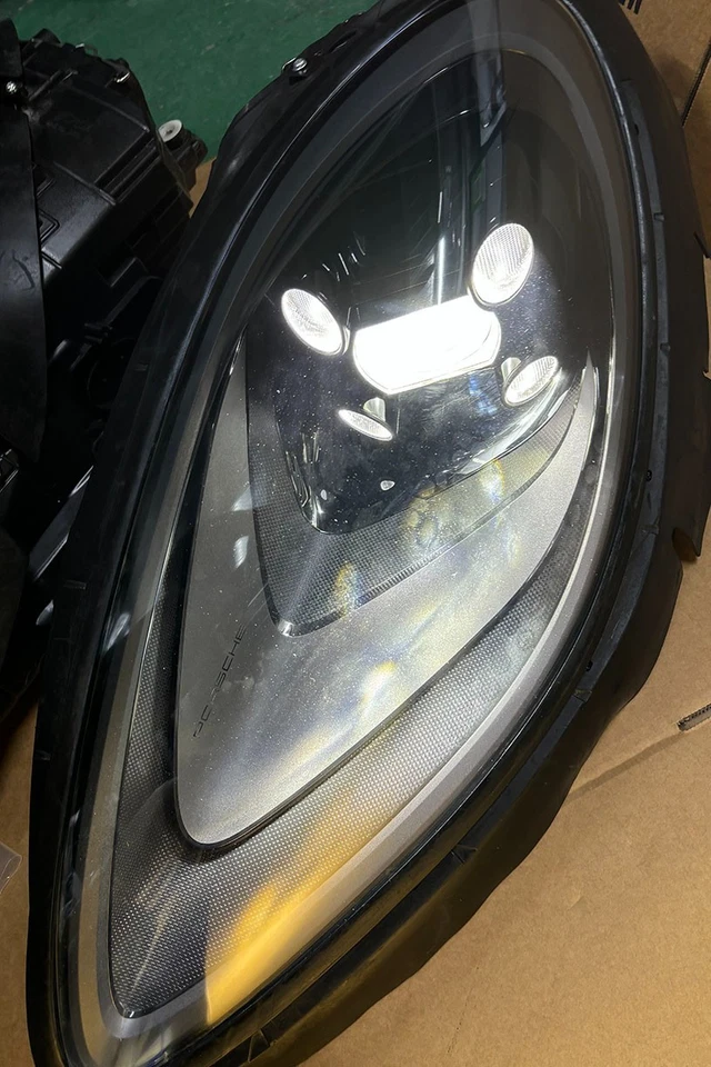 perfect!2014-2023 Porsche macan LED headlights 1SET genuine oem 95B941009AM - Image 3 of 4