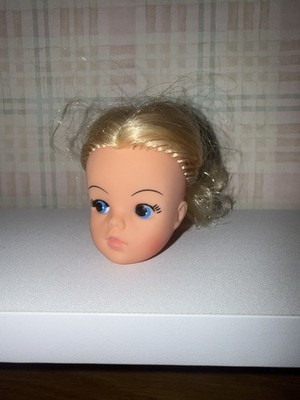 Vintage Pedigree Sindy doll head dark blonde hair soft head B
