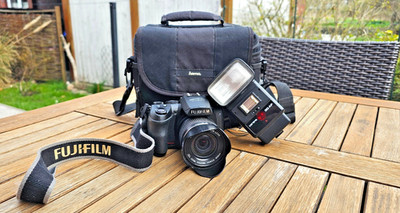 Fujifilm FinePix HS30EXR Bridgekamera 30x Zoom   funktionsfähig