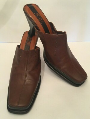 Mules BCBG En Suédé Marron – Taille 8, Style Slip-on Plat, Occasion