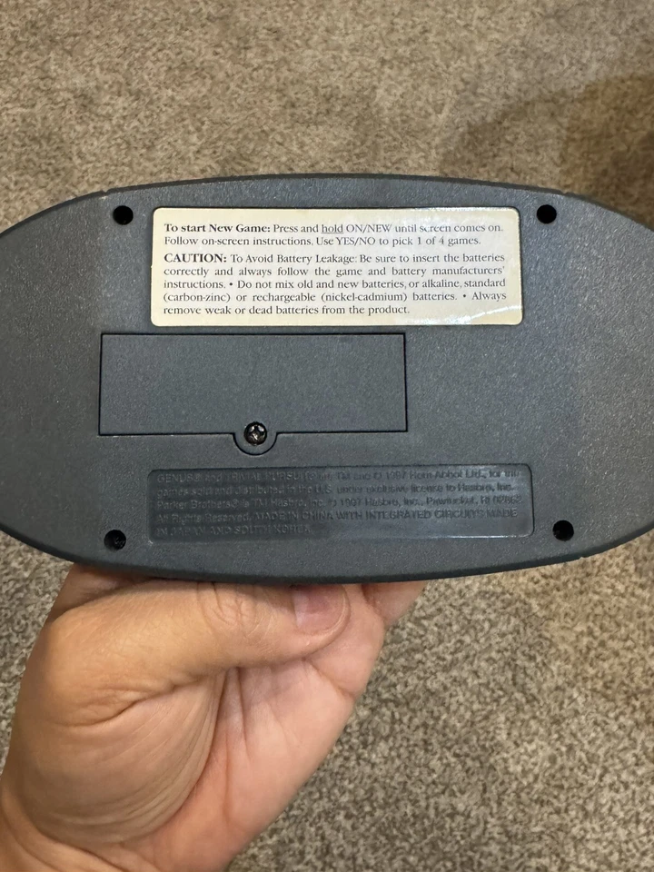 Trivial Pursuit The Best of Genus Electronic Handheld Portable Game 1997 TESTED - Image 2 of 2