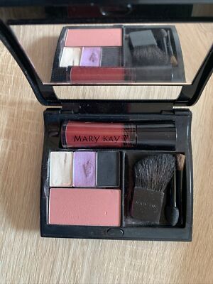 Mary Kay Compact gefüllt