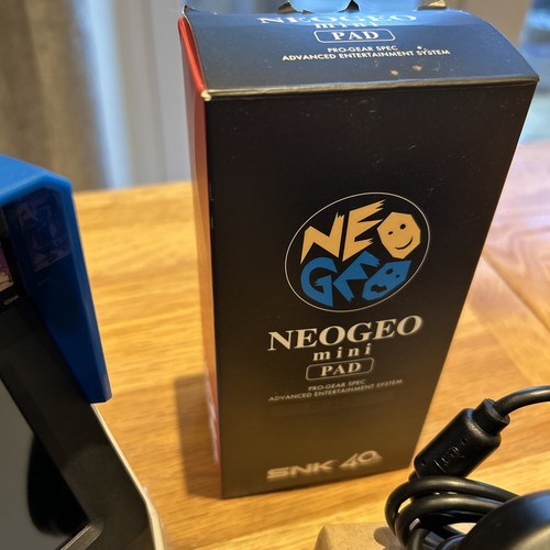 NEO GEO MINI SNK 40th ANNIVERSARY CONSOLE with OFFICIAL X PAD ALL BOXED 40 GAMES - Picture 4 of 24