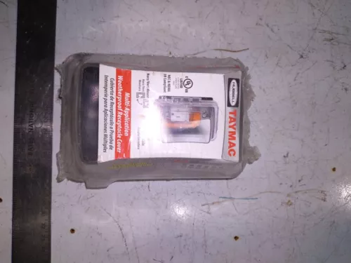 HUBBELL TAYMAC MULTI-APPLICATION WATHERPROOF RECEPTACLE COVER 3-1/4" COVER DEPTH