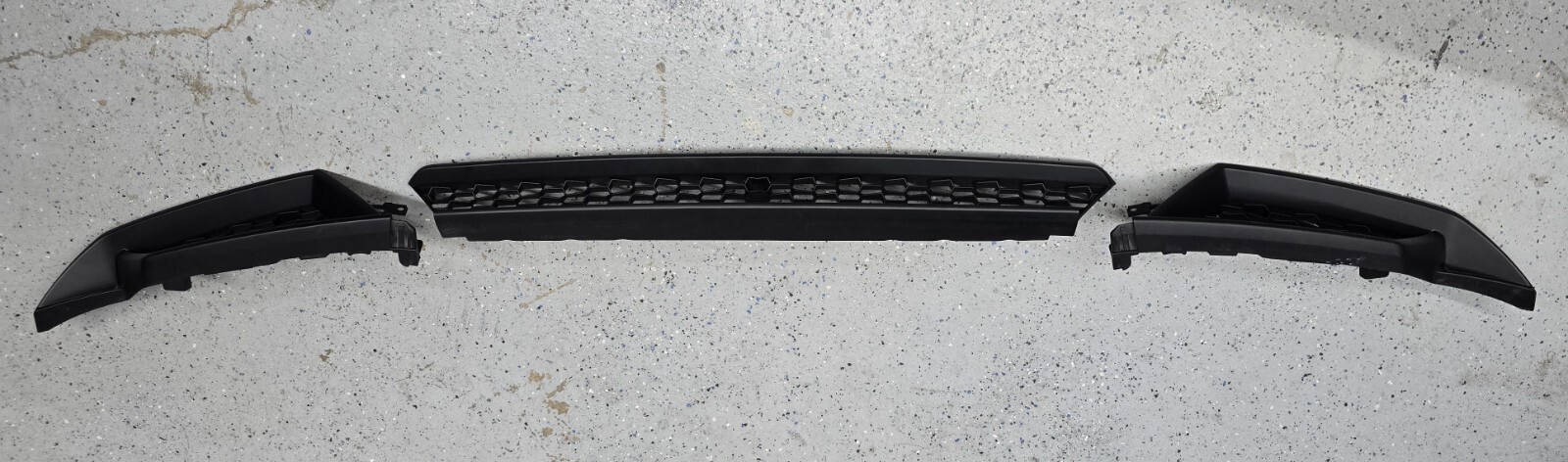 Lamborghini Huracan LP580 Rear Bumper grille 4T0807684A 4T0807675 4T0807676