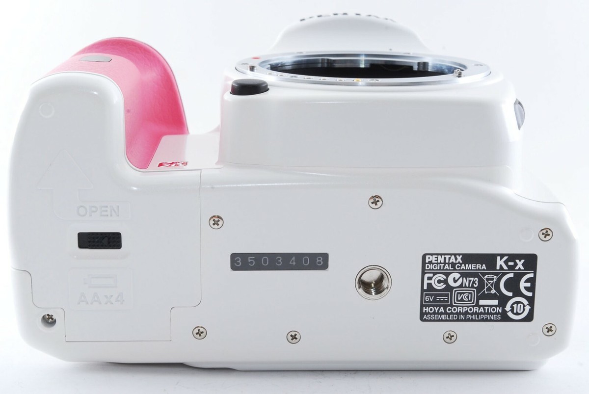Pentax K-x 12.4MP Digital SLR Body White w/DAL 18-55mm Lens [Exc