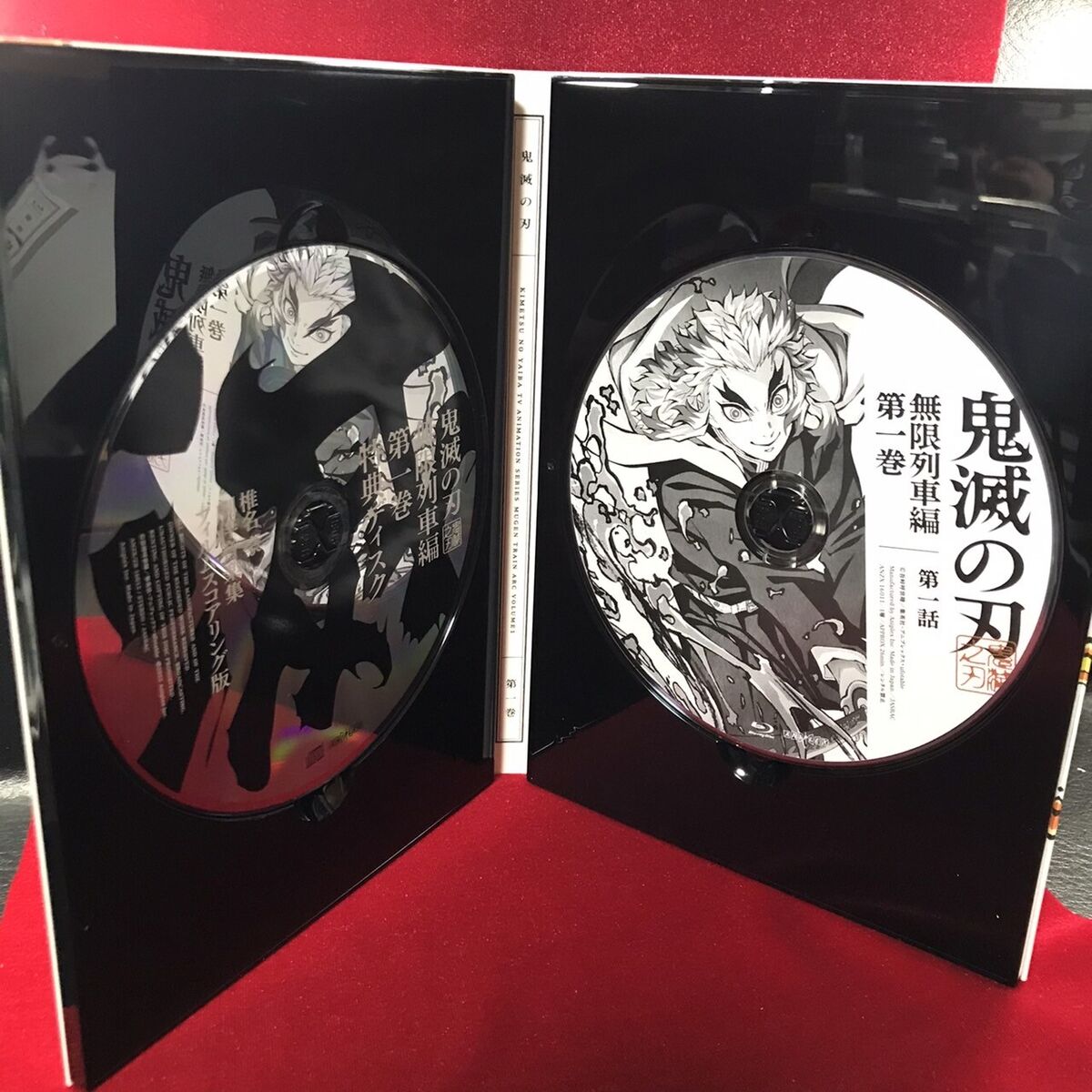 Demon Slayer: Kimetsu no Yaiba Mugen Train Set 2-Volume Set with Box, Video software